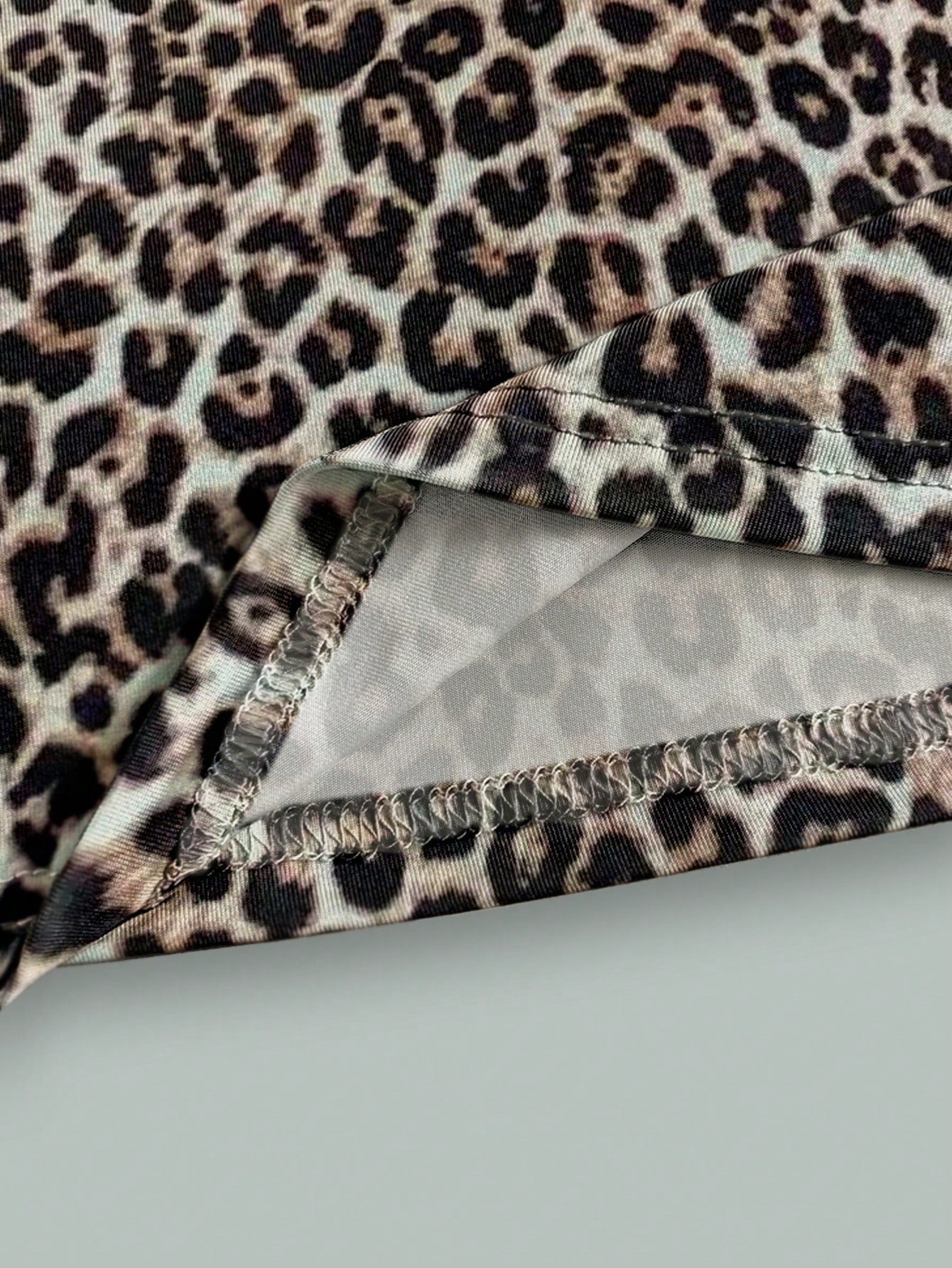 IslaSuriya Rainbow Leopard,Summer,Chic,Night Out Classic Black Brown Leopard Print Square Neck Slim-Fitting Short-Sleeved T-Shirt,Mother's Day Gift Casual Top
