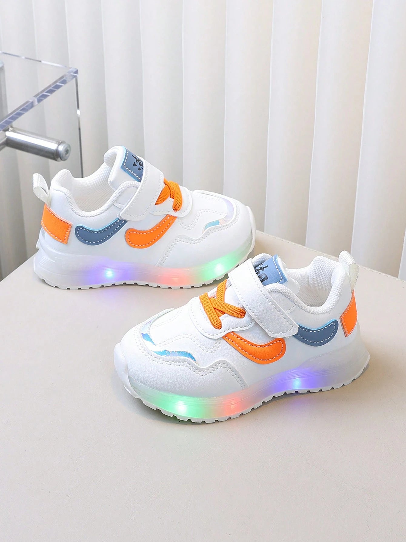 Kids Fashion Versatile LED Lighting Sports Shoes, For Spring & Autumn