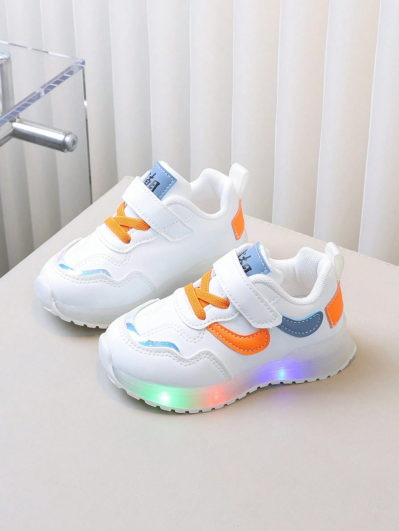 Kids Fashion Versatile LED Lighting Sports Shoes, For Spring & Autumn