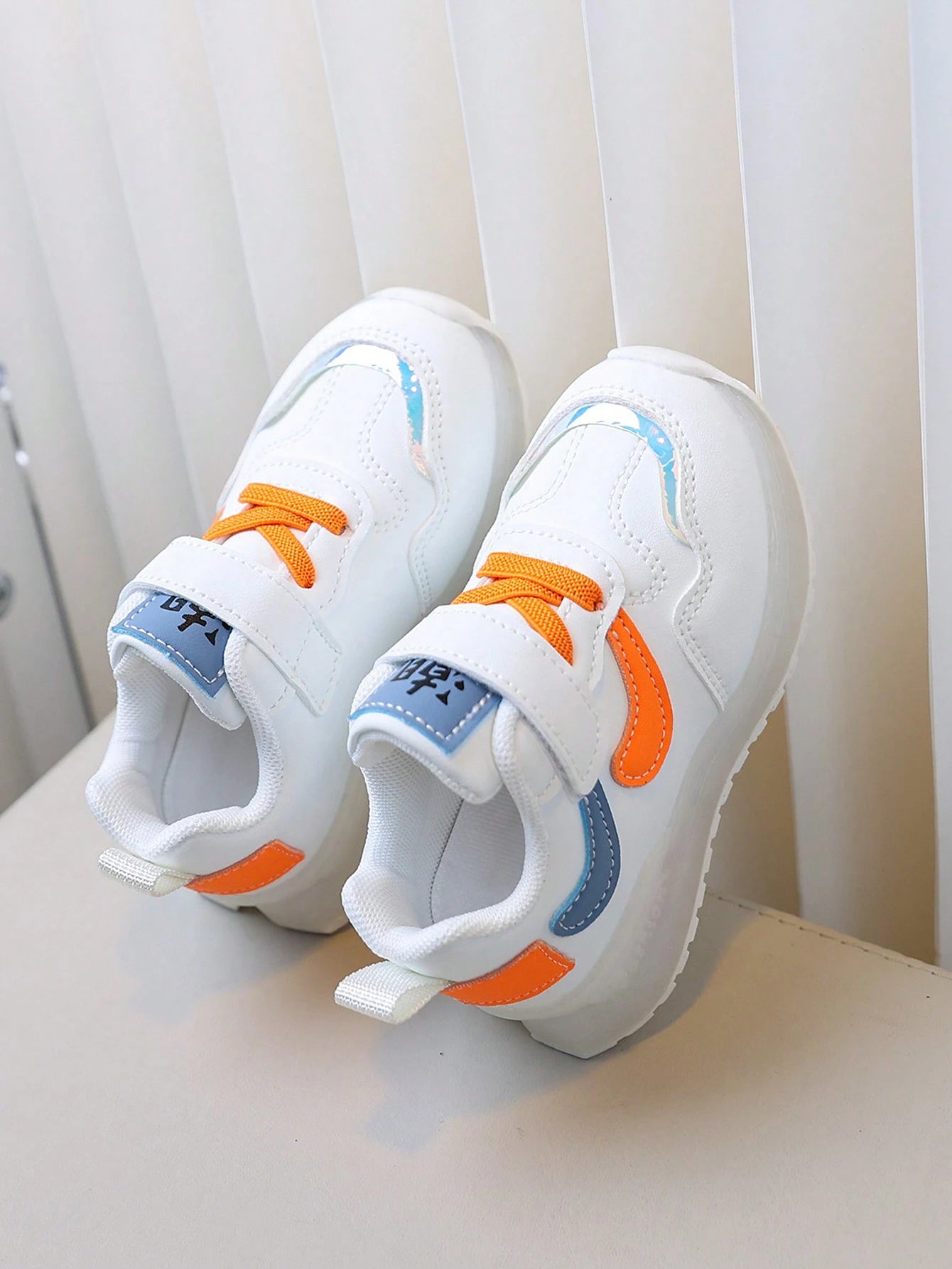 Kids Fashion Versatile LED Lighting Sports Shoes, For Spring & Autumn