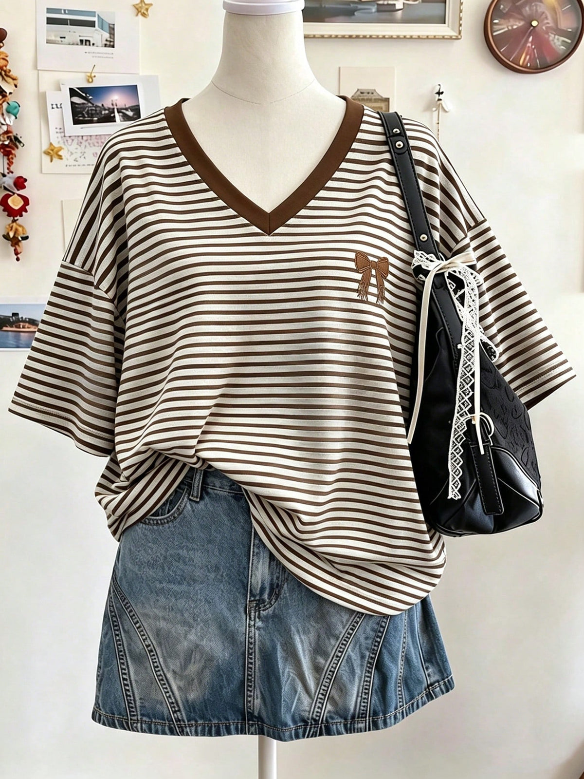 Lalippa Striped Digital Print Bow Embroidery Fashion Minimalist Women's V-Neck Dropped Shoulder T-Shirt Friend's Gift