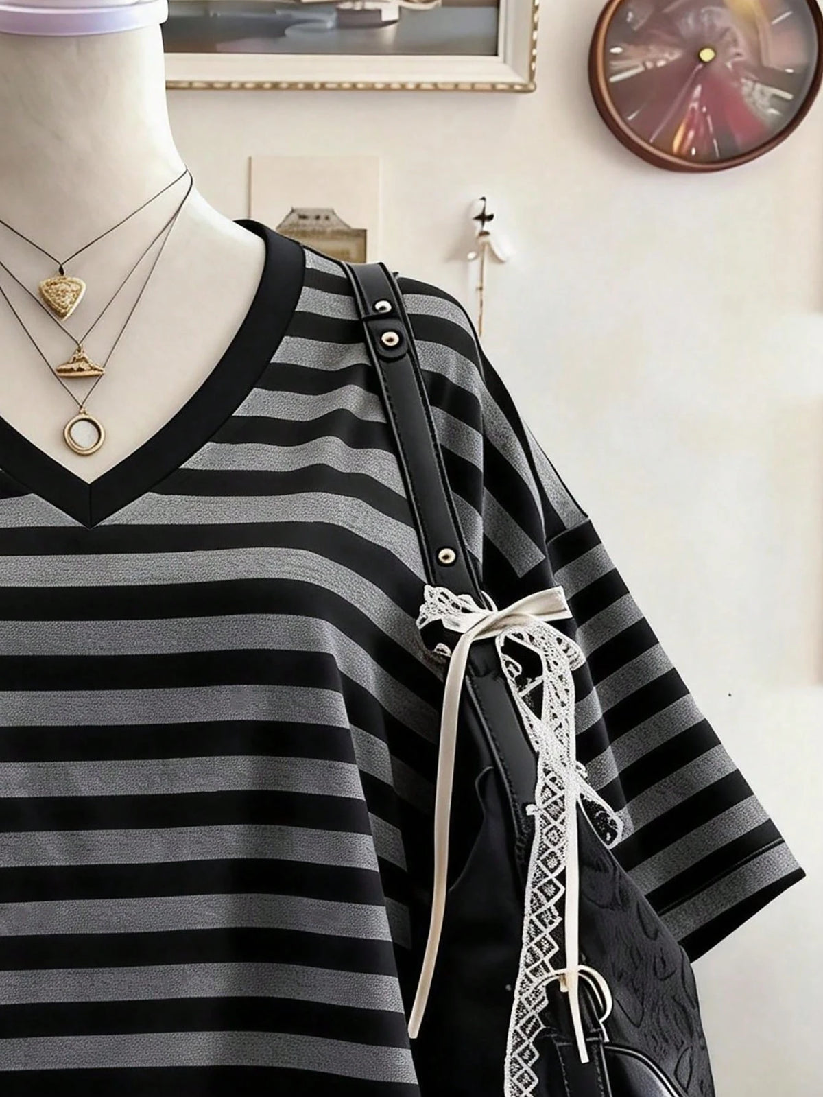 Lalippa Striped Digital Print Bow Embroidery Fashion Minimalist Women's V-Neck Dropped Shoulder T-Shirt Friend's Gift