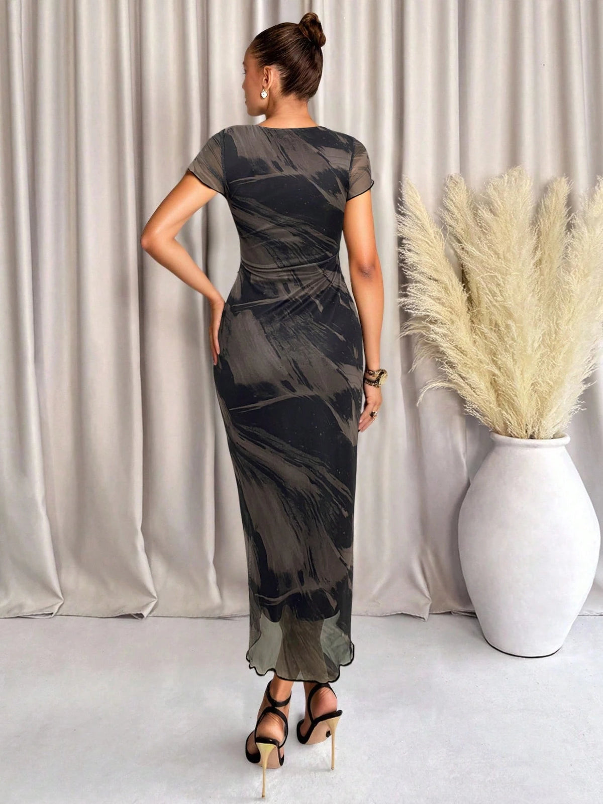 Lavishia Green Abstract Floral Print Round Neck Short Sleeve Fitted Mid-Length Dress For Women, Suitable For Daily Fashion Outings