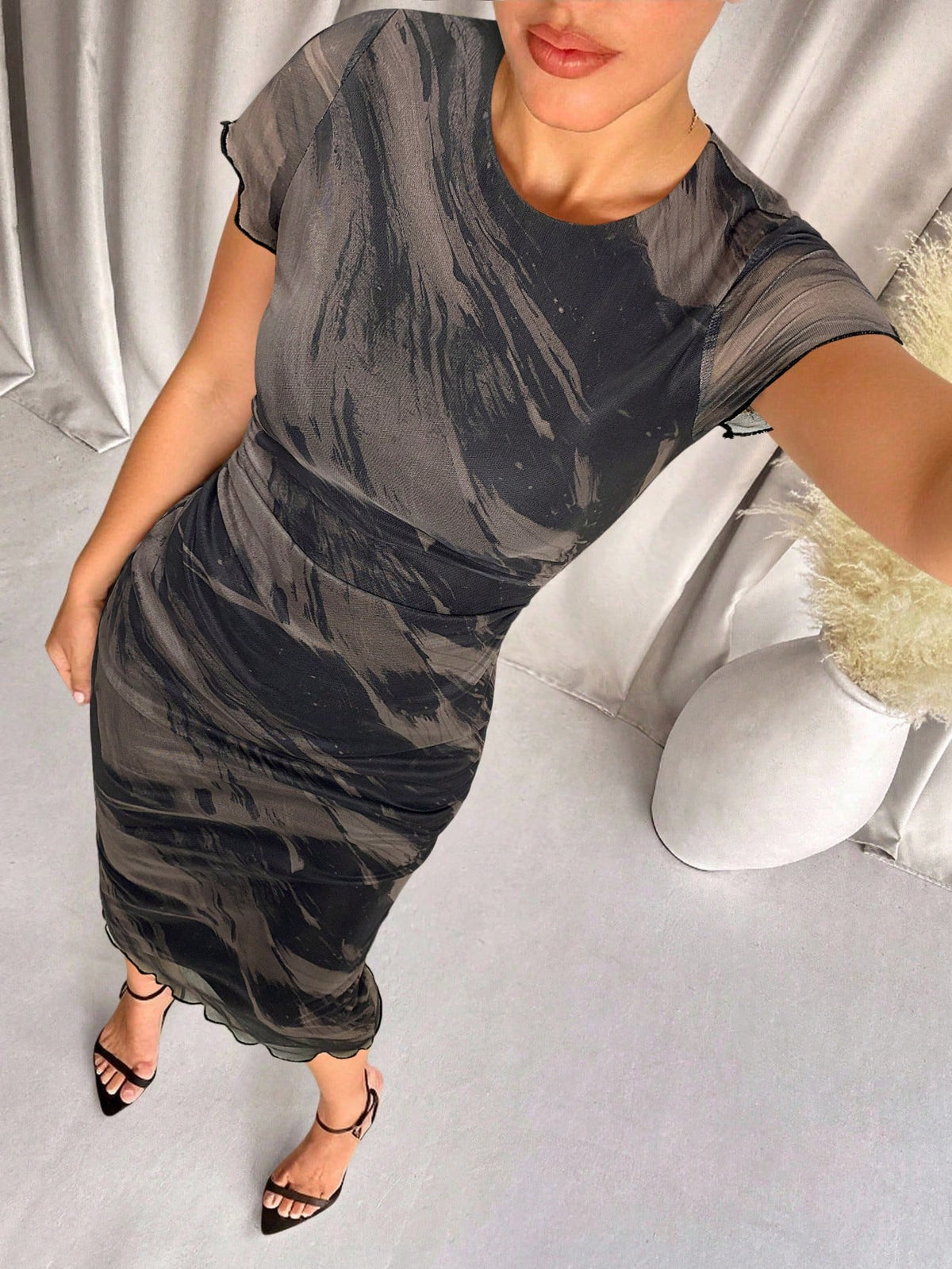 Lavishia Green Abstract Floral Print Round Neck Short Sleeve Fitted Mid-Length Dress For Women, Suitable For Daily Fashion Outings