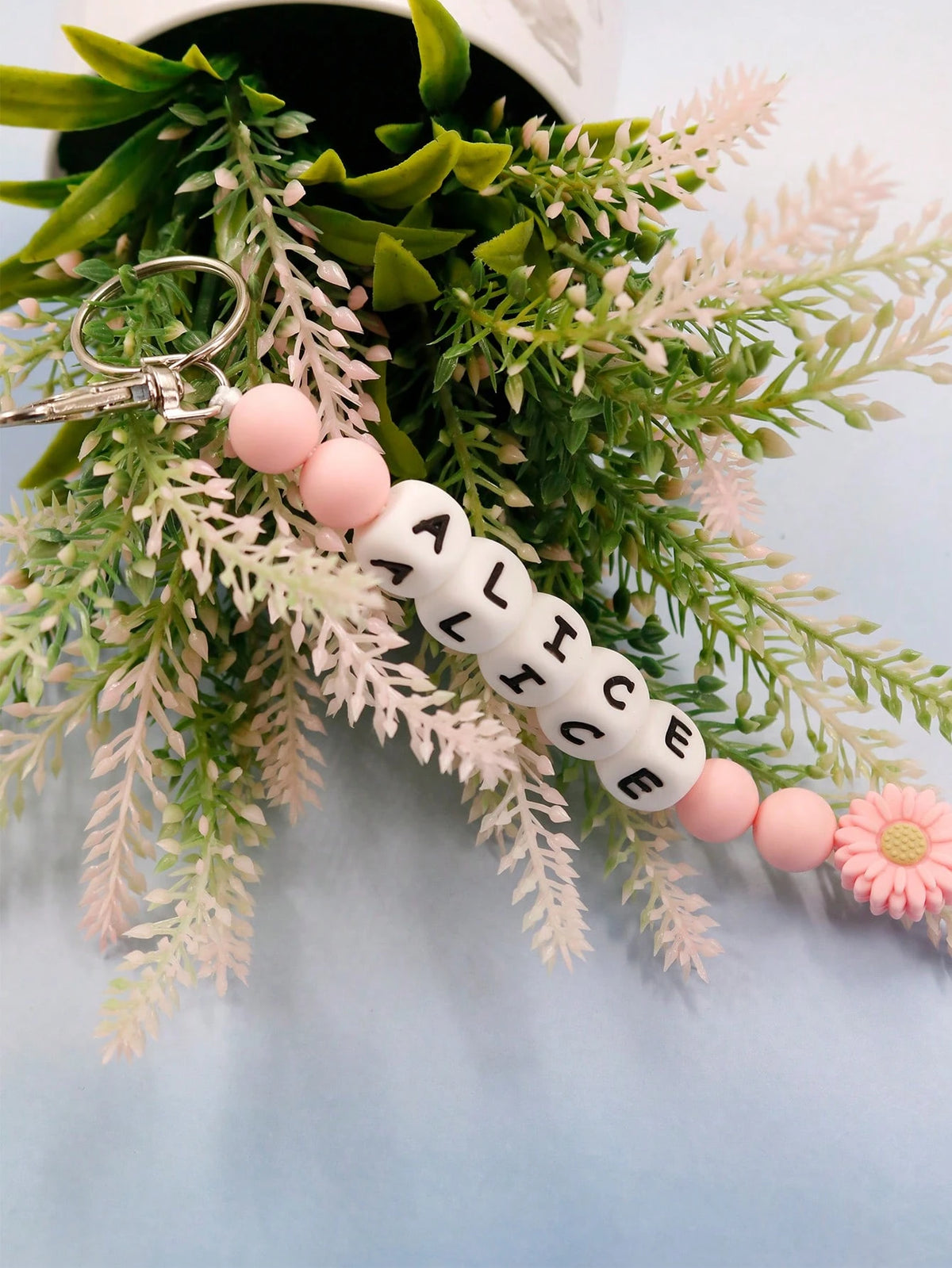 LICVIC Customized Keychain, Personalized Daisy Silicone Bead Pendant, Keychain With Beaded Letters, Backpack, Handbag Charms, Unisex Keychain, Children's Keychain, Gift For Friends, Family, Students