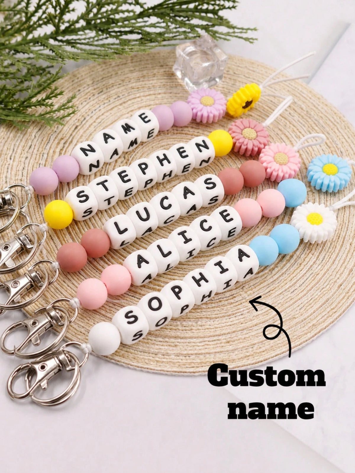 LICVIC Customized Keychain, Personalized Daisy Silicone Bead Pendant, Keychain With Beaded Letters, Backpack, Handbag Charms, Unisex Keychain, Children's Keychain, Gift For Friends, Family, Students