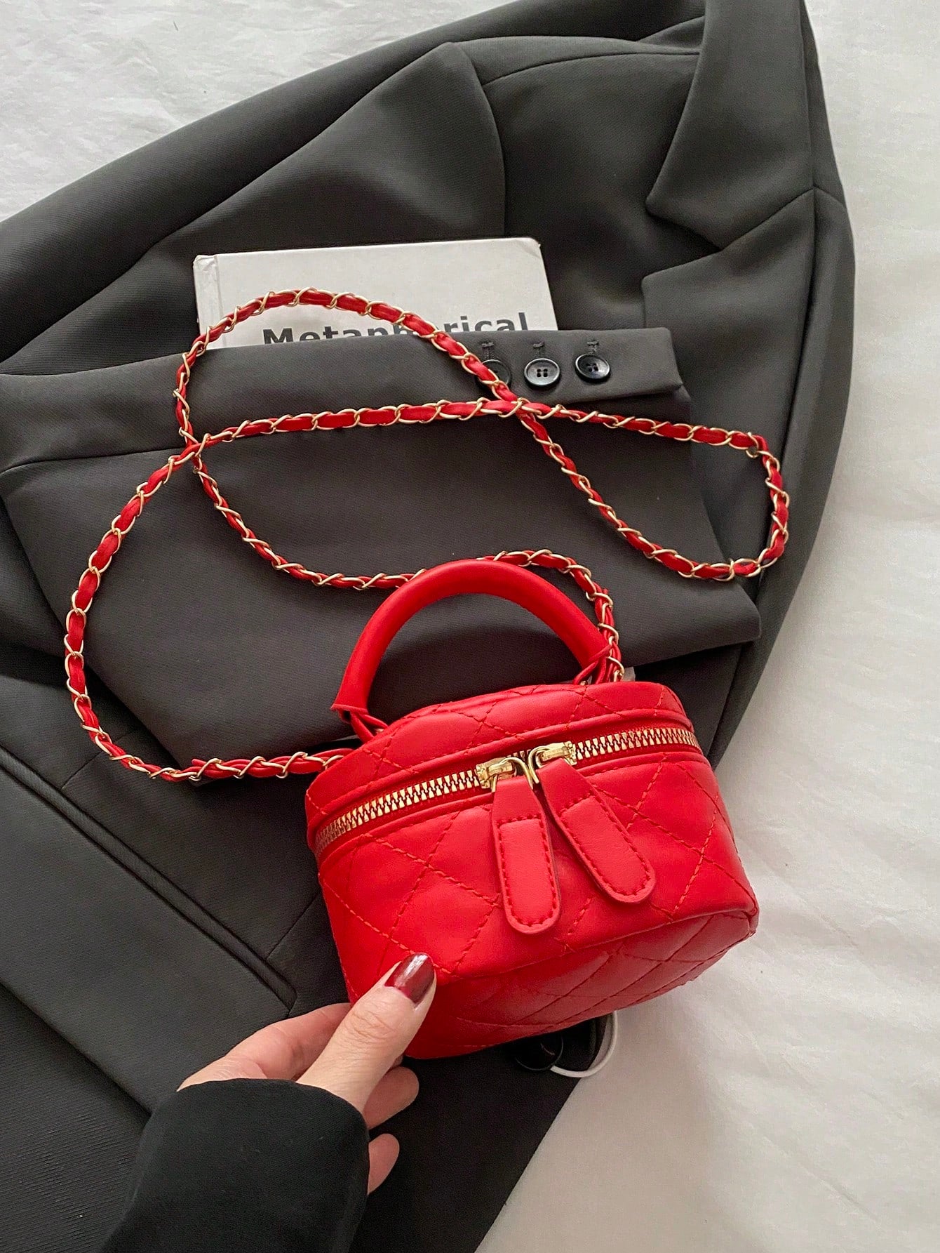 Lightweight Mini Chain Bag Quilted Handbag Bucket Bag Suitable For Girls, College Students And Office Workers