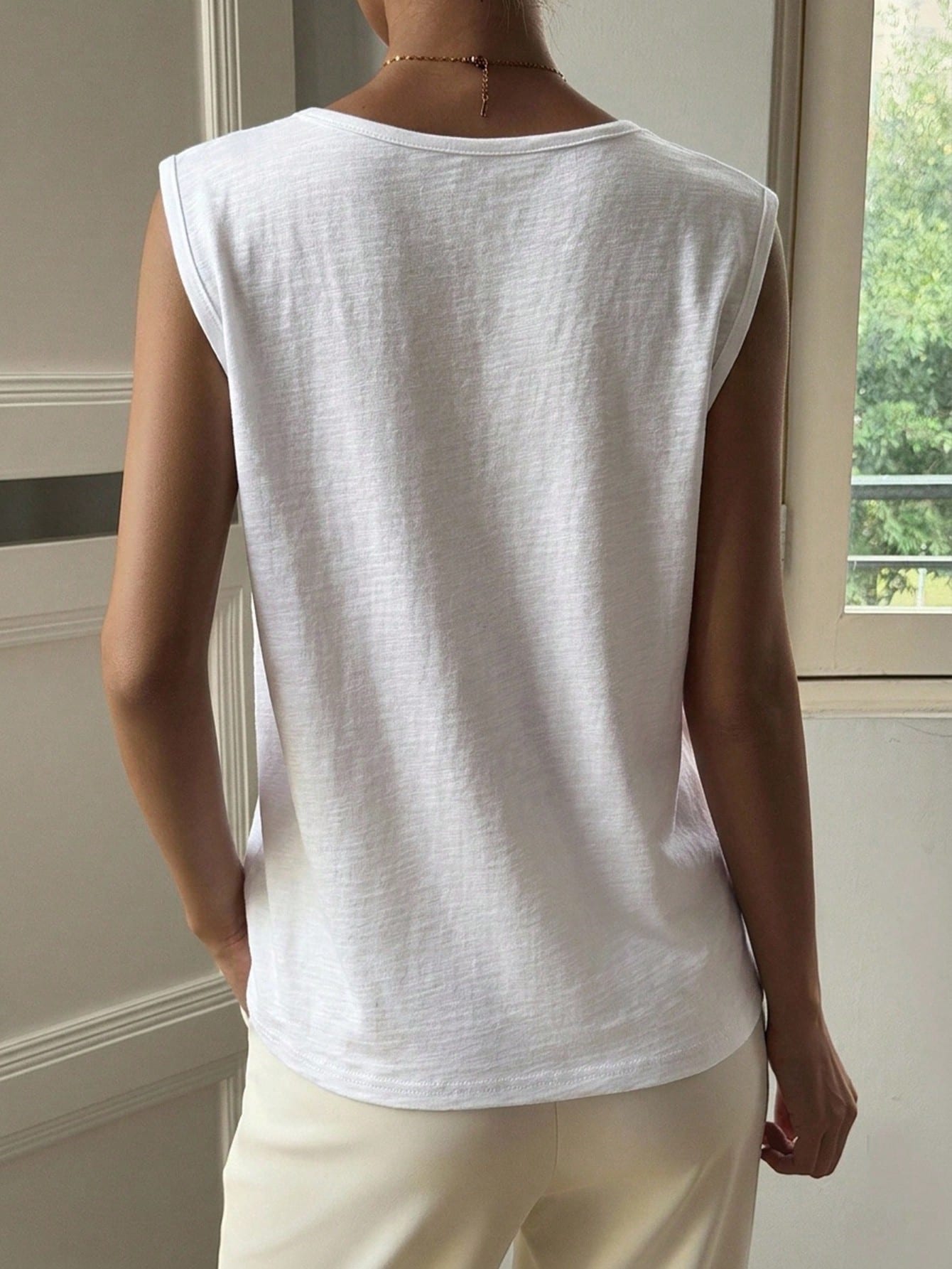 Livesso Women's Loose White Tank Top, Elegant Business Casual Office Wear, Commuter Undershirt, Summer