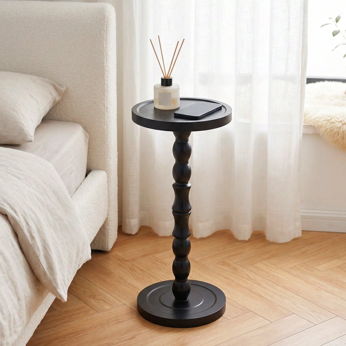 LOVEWE Solid Wood Retro Round Side Table, Floor-Standing Small Drinking Table, Tray Tabletop Side Table, Frosted Finish Surface, Wooden Color Tone