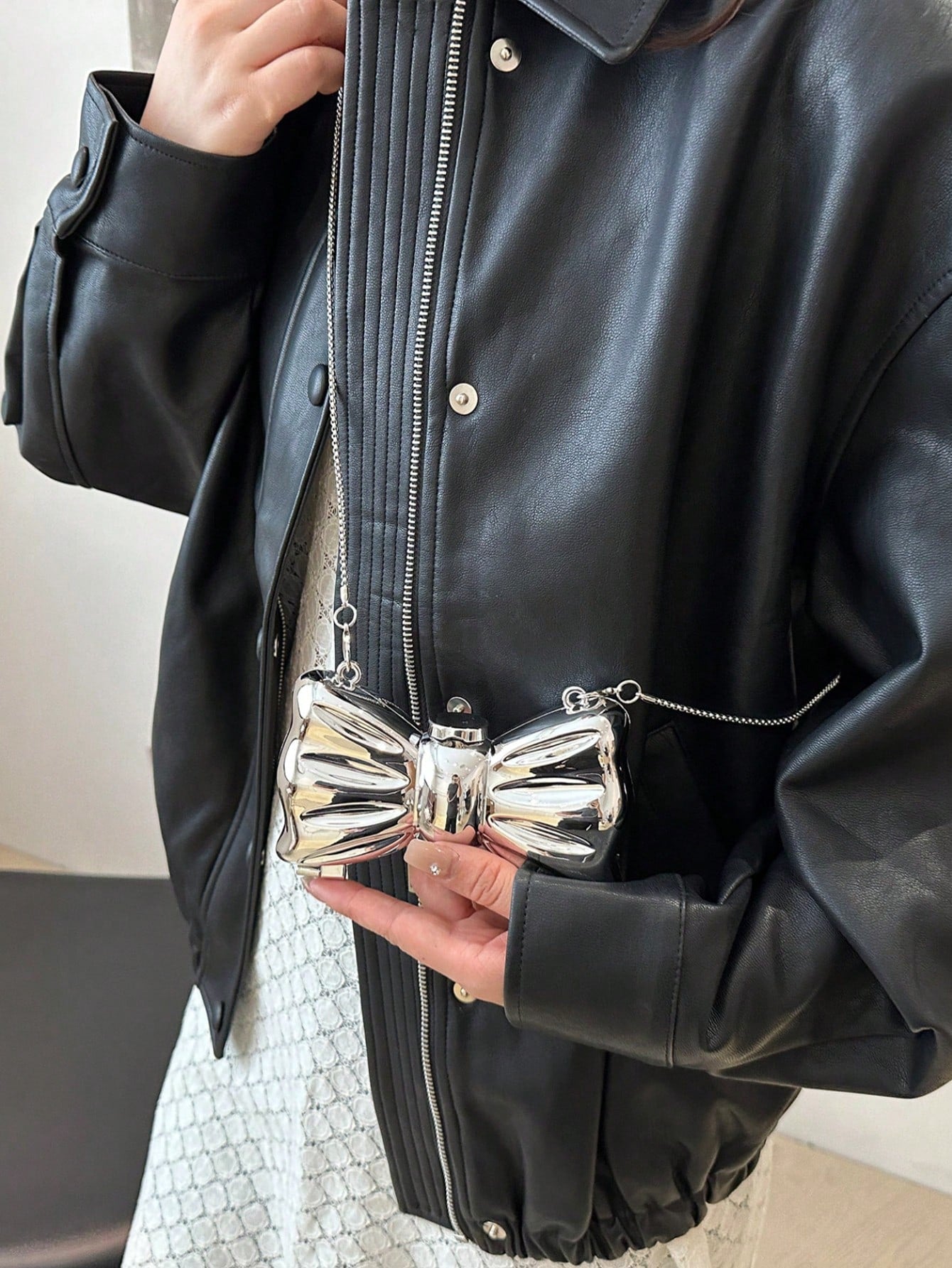 Mini Acrylic Electroplated Metallic Silver Shiny Bow Decor Clutch Bag, Versatile Women's Personalized Fashion Chain Lipstick Pouch, Jewelry/Earphone/Cosmetic Storage Box, Gift For Ladies, Suitable For