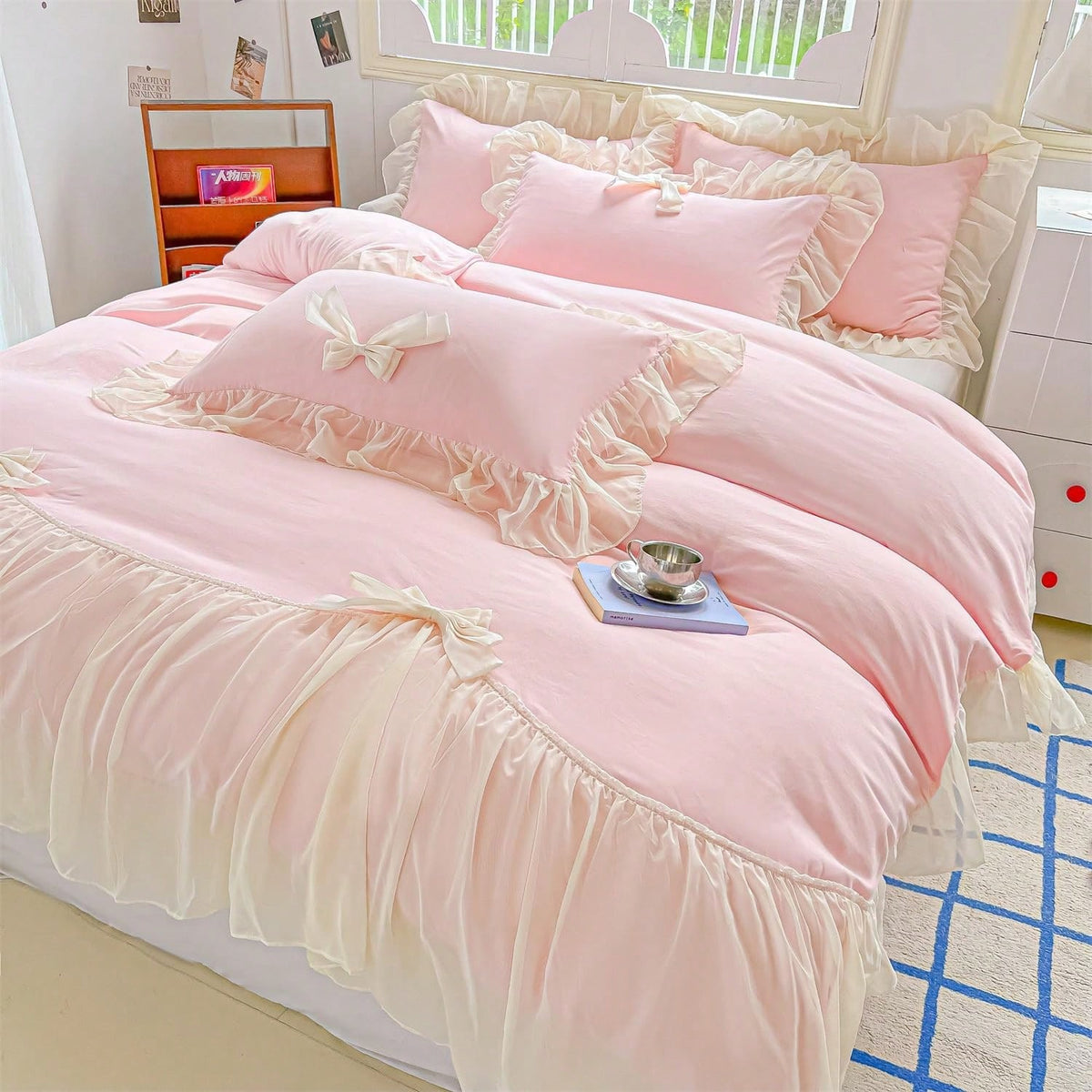 MOOWOO Chic Lace & Bow Comforter Set For Women| Ruffled Bedding Collection With Pillowcases| Home Elegance,Pink