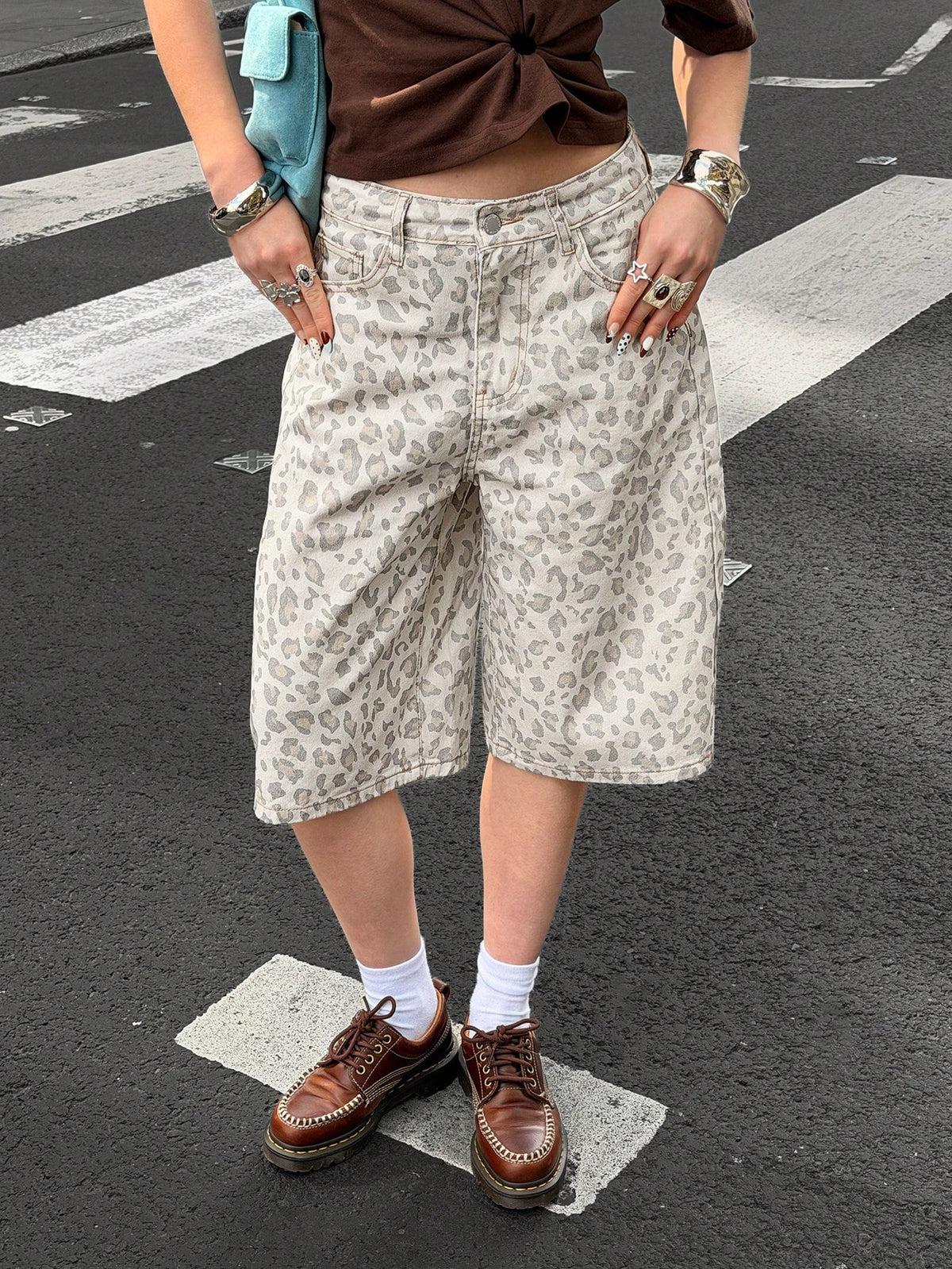 Muchica Women's Camouflage Pattern Pocket Loose Casual Bermuda Shorts Women Cargo Shorts Camo Shorts