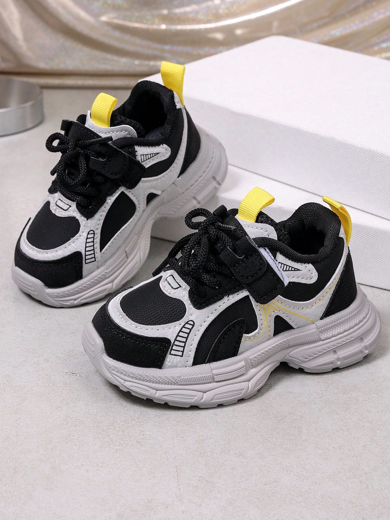 New Colorblock Kids Chunky Sneakers, Unisex Baby Casual Sports Shoes, Soft Sole Anti-Slip Walking Shoes, Toddler Versatile Black & Yellow Contrast Color Functional Style Running Shoes, Hook And Loop E