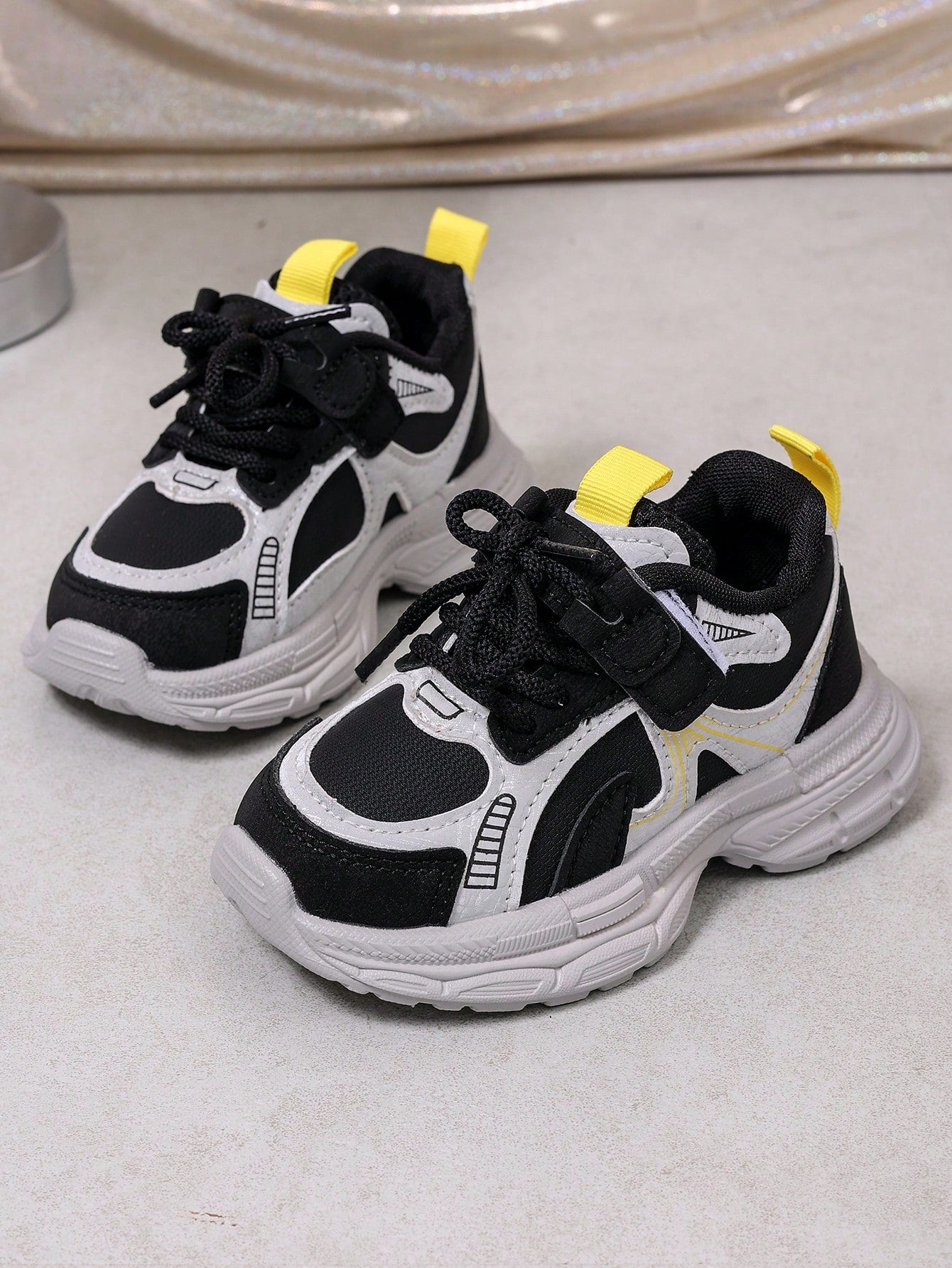 New Colorblock Kids Chunky Sneakers, Unisex Baby Casual Sports Shoes, Soft Sole Anti-Slip Walking Shoes, Toddler Versatile Black & Yellow Contrast Color Functional Style Running Shoes, Hook And Loop E
