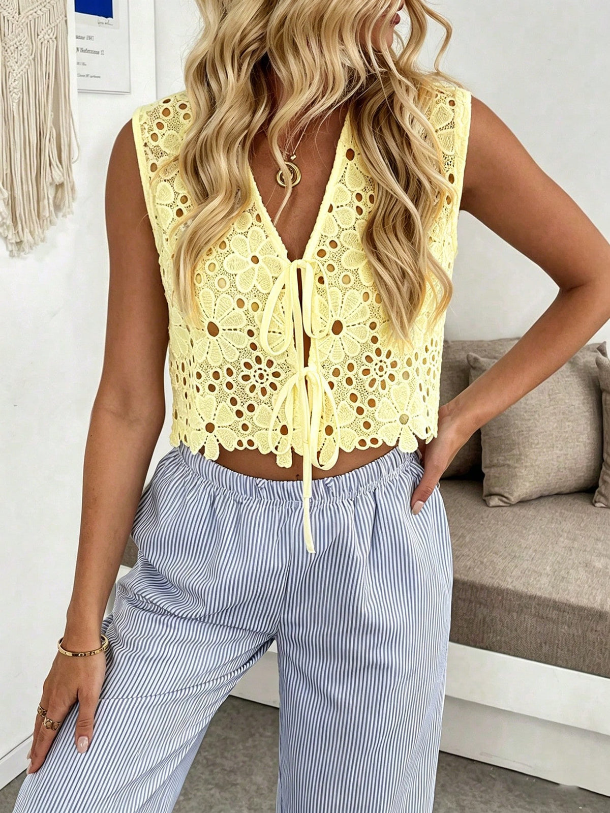 Pariaura Women's Lace Hollow-Out Embroidered Sleeveless Elegant Tank Top