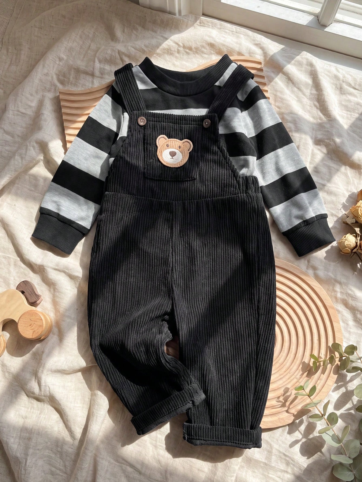 Playful Pals 1pc Baby Boy Black Corduroy Overalls With Pockets And Bear Decoration, Cute Vintage Fashion Korean Street Style Minimalist Jumpsuit Long Pants, Suitable For Autumn/Winter Daily Wear