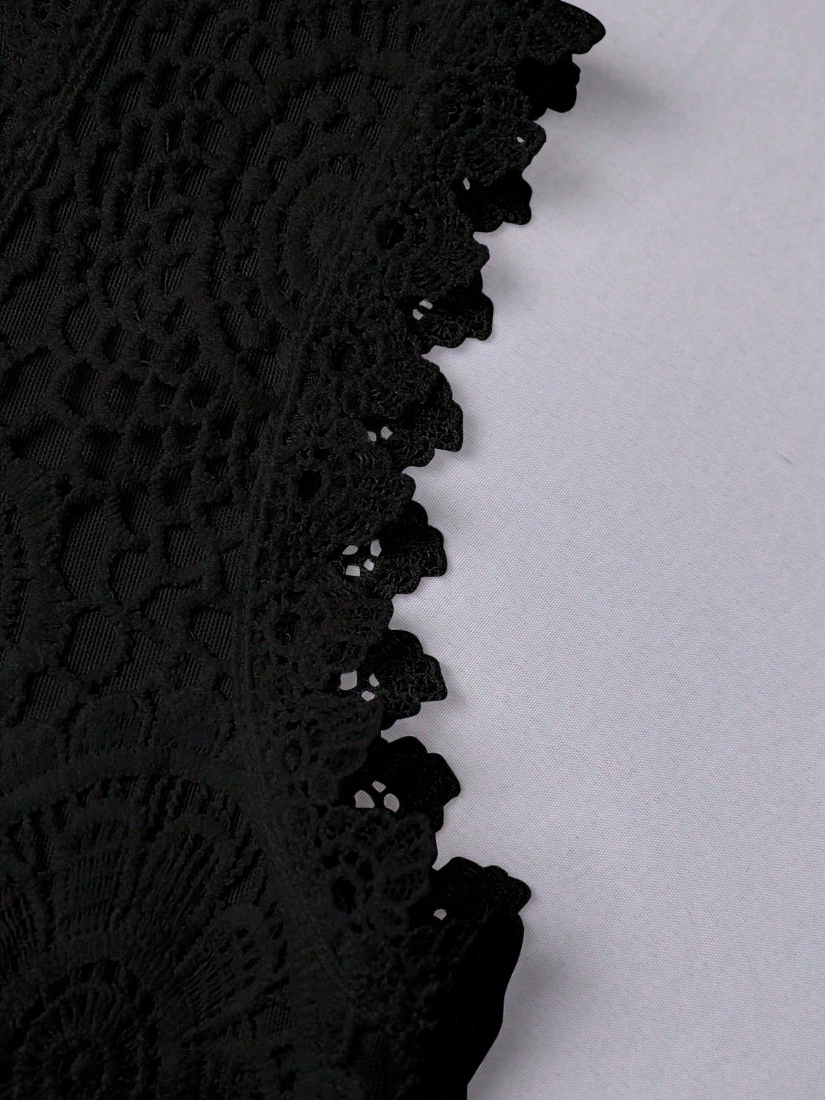 Qadelle Women's Crochet Lace Camisole Top, Fashionable Sleeveless Blouse Design, Elegant And Slimming