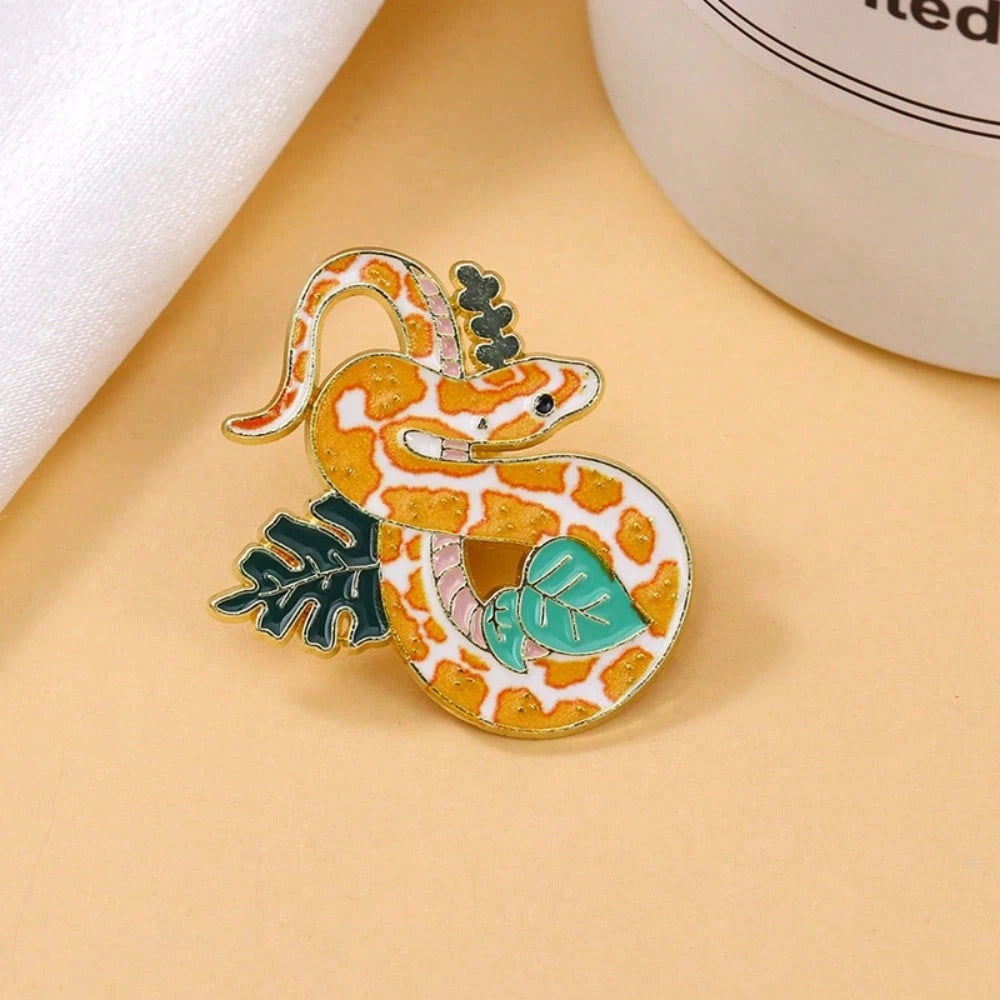 Snake Enamel Brooch Fashion Decorative Brooches Ornaments Lapel Bag Badges Jewelry Gifts 2025 New Style Pin For Clothes Bag Charm School Office Accessories Shirts Jacket Halloween Autumn-Winter Access