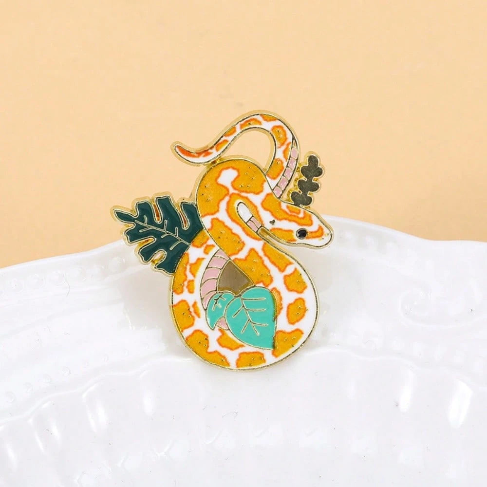 Snake Enamel Brooch Fashion Decorative Brooches Ornaments Lapel Bag Badges Jewelry Gifts 2025 New Style Pin For Clothes Bag Charm School Office Accessories Shirts Jacket Halloween Autumn-Winter Access