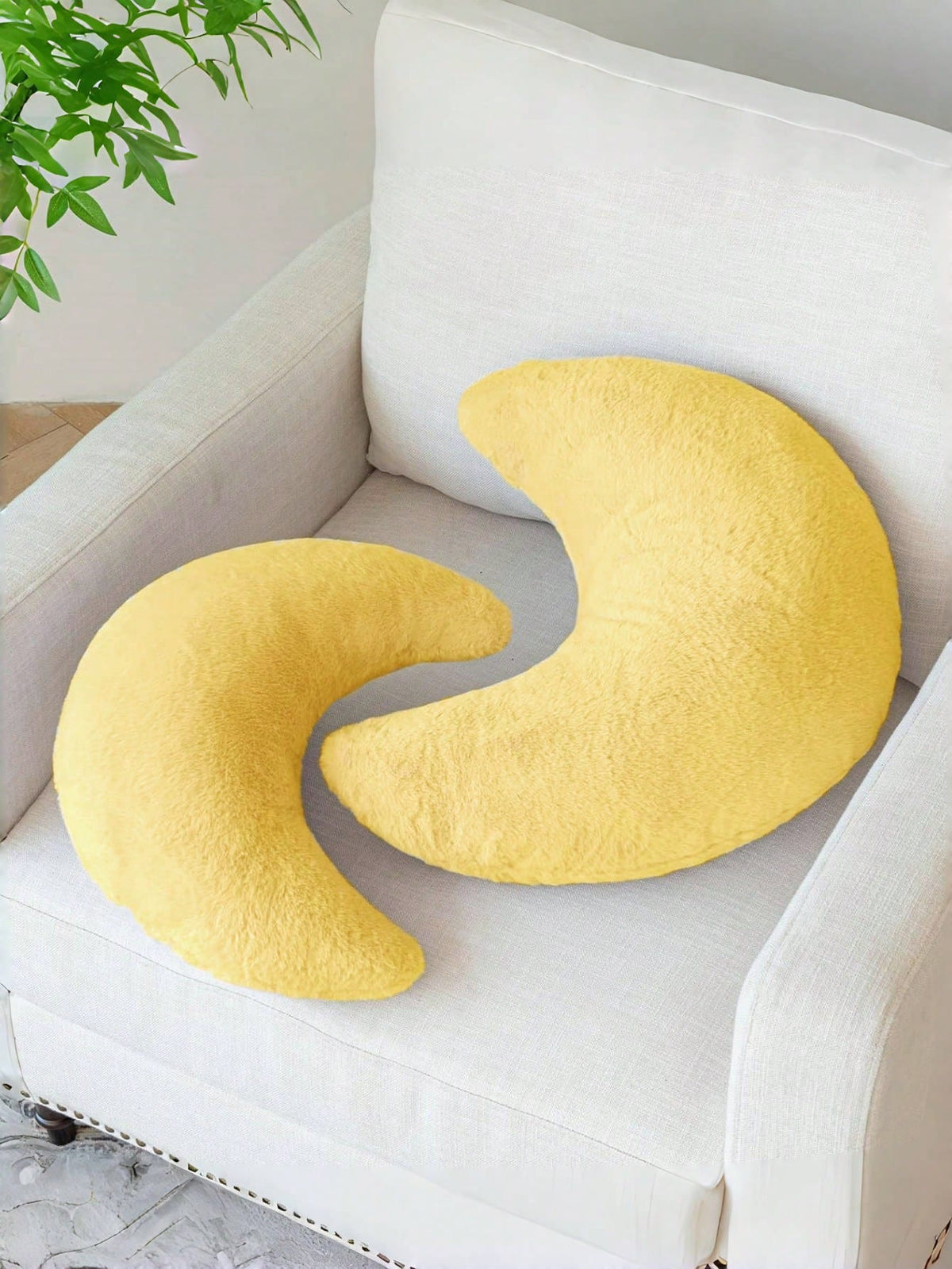Soft Faux Fur Moon Shaped Decorative Throw Pillow, Suitable For Bedroom, Bed And Sofa, Easter Decor Cushion, Applicable For Spring Sofa, Bedroom, Living Room, Light Pink