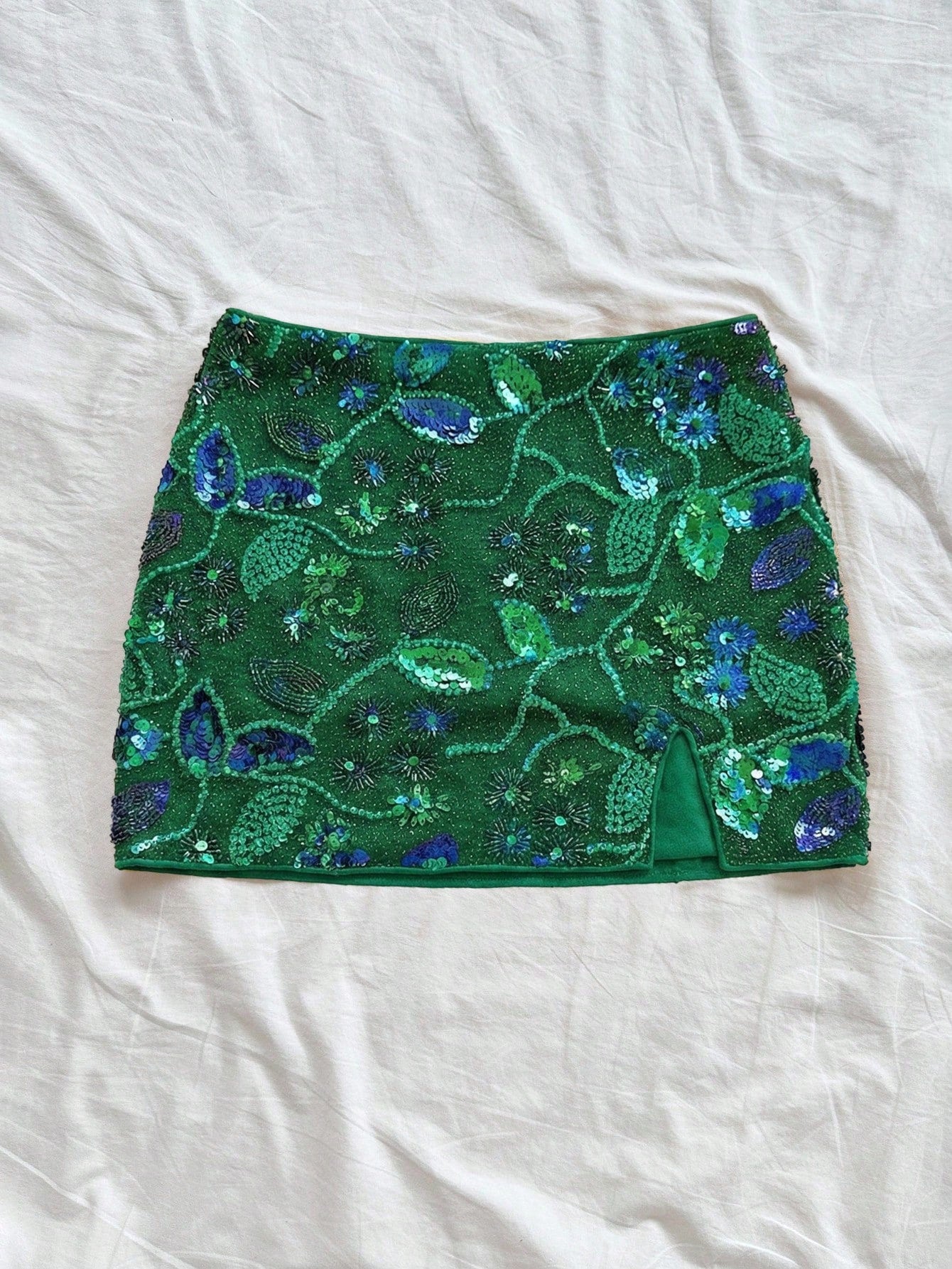 Soleia Women's Dark Green Sequin Bodycon Short Skirt With Graphic Pattern And Zipper Detail For Party Style