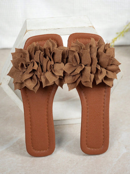Spring/Summer New Women's Slippers, Fashionable Casual Style, Roman Design, Slip-On, Beige Flat Embroidered Design, Recommended By Fashion Bloggers, Desert Key French High-End Feeling Slippers, New Fa