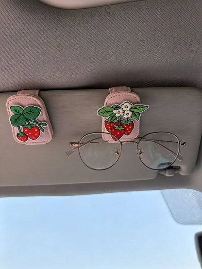 Strawberry Embroidered Car Glasses Clip, Car Sun Visor Fashion Glasses Holder, Multi-Function Ticket Clip, Car Interior Decoration, Pink Leather Strawberry Car Glasses Clip, Universal Sun Visor Fashio