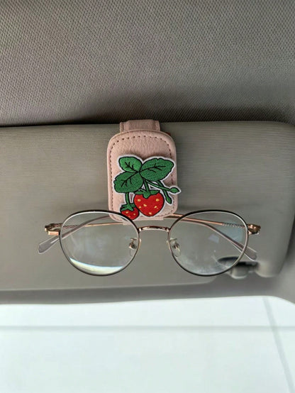 Strawberry Embroidered Car Glasses Clip, Car Sun Visor Fashion Glasses Holder, Multi-Function Ticket Clip, Car Interior Decoration, Pink Leather Strawberry Car Glasses Clip, Universal Sun Visor Fashio