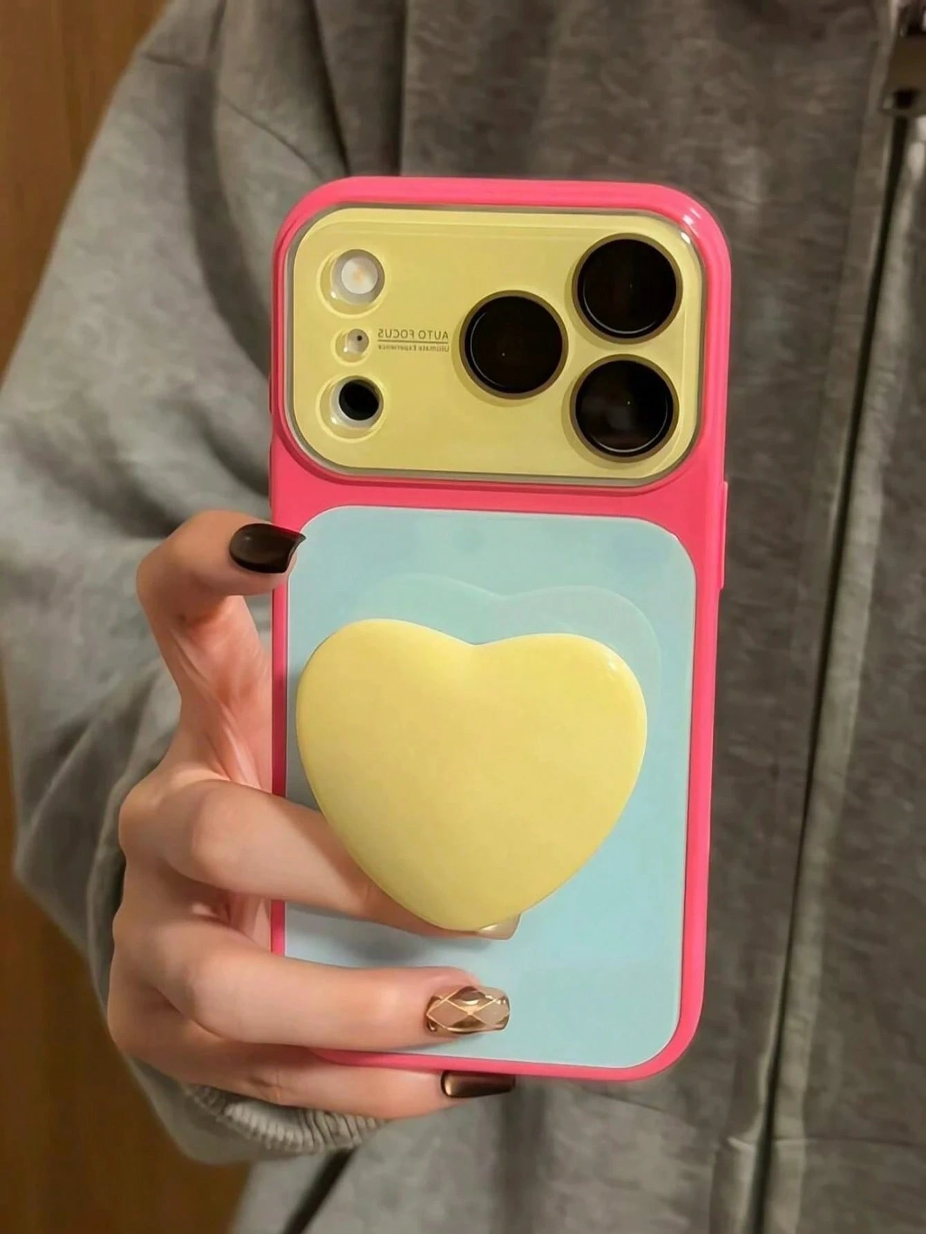 Summer Candy Color Patchwork Yellow Heart Phone Stand Compatible With Apple 17 Pro Max Phone Case 17 New 16 Pro Super Beautiful Women's 17 Pro Personalized 16 Shockproof Protective Cover 15 Pro