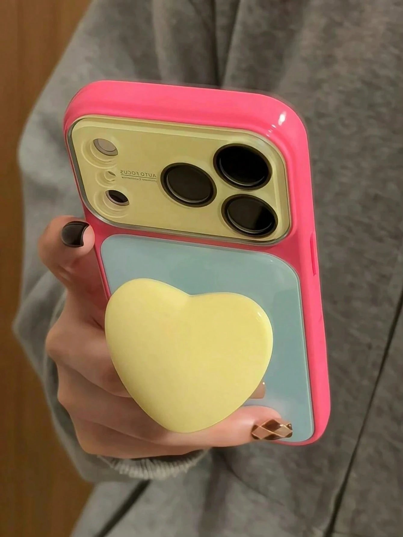 Summer Candy Color Patchwork Yellow Heart Phone Stand Compatible With Apple 17 Pro Max Phone Case 17 New 16 Pro Super Beautiful Women's 17 Pro Personalized 16 Shockproof Protective Cover 15 Pro