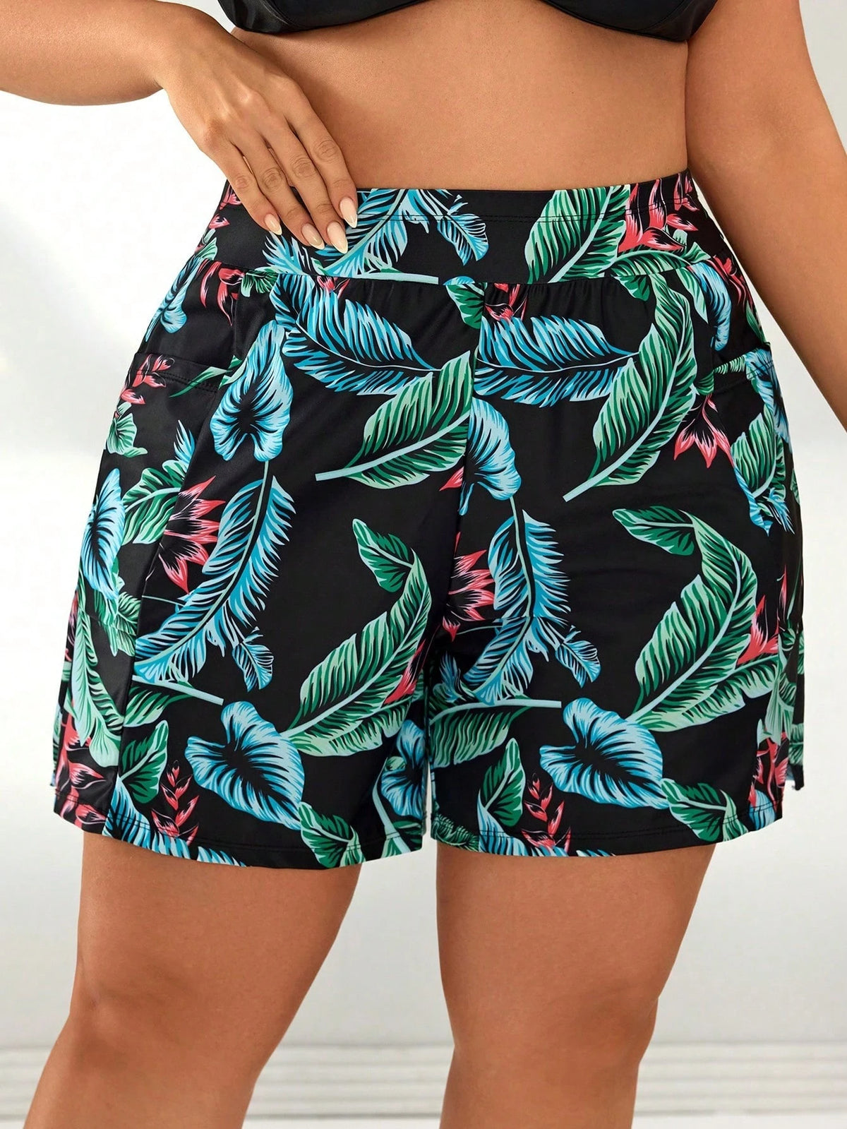 Swim SPRTY Women's Plus Size Tropical Print Beach Shorts: Summer Swimwear Bottoms With Pockets