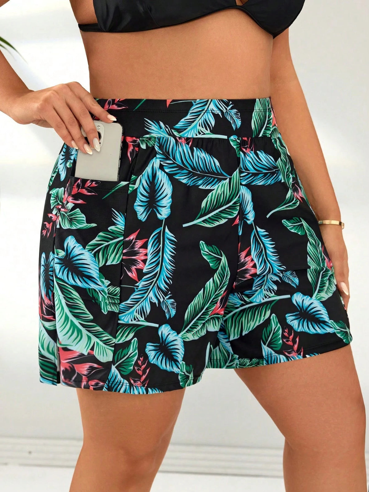 Swim SPRTY Women's Plus Size Tropical Print Beach Shorts: Summer Swimwear Bottoms With Pockets