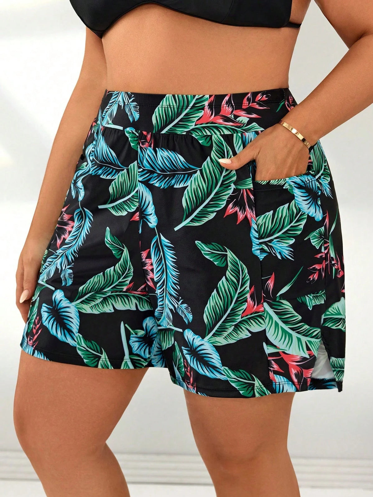Swim SPRTY Women's Plus Size Tropical Print Beach Shorts: Summer Swimwear Bottoms With Pockets