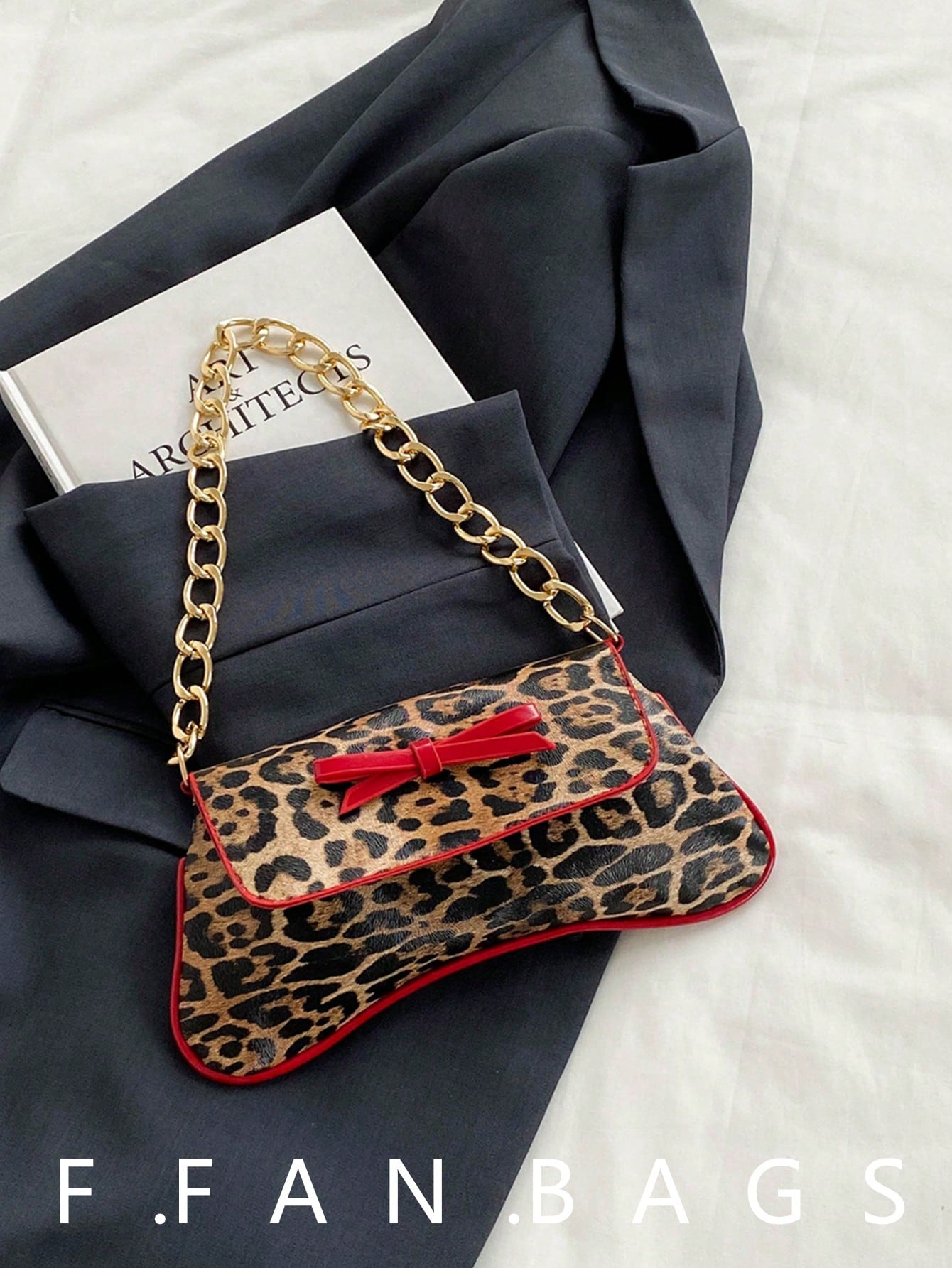 This New Shoulder Bag Features A Simple And Stylish Design, Decorated With A Leopard Print Pattern And A Striking Color Contrast. It Has A Foldable Design, Allowing It To Be Used As A Clutch, Shoulder