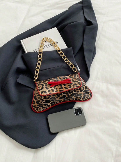This New Shoulder Bag Features A Simple And Stylish Design, Decorated With A Leopard Print Pattern And A Striking Color Contrast. It Has A Foldable Design, Allowing It To Be Used As A Clutch, Shoulder