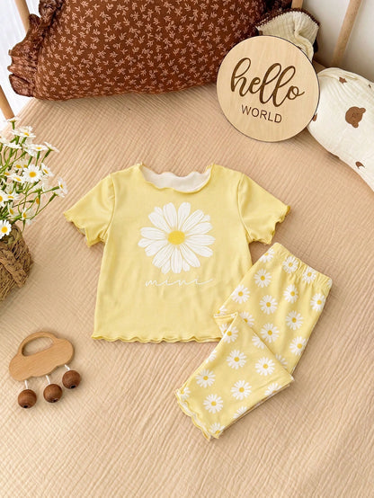 Two Pieces Set Of Newborn Baby Girl Daisy Print T-Shirts And Shorts, Perfect For Summer.
