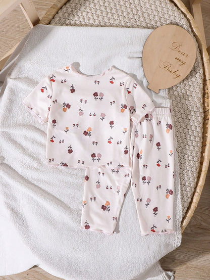 Two Pieces Set Of Newborn Baby Girl Daisy Print T-Shirts And Shorts, Perfect For Summer.