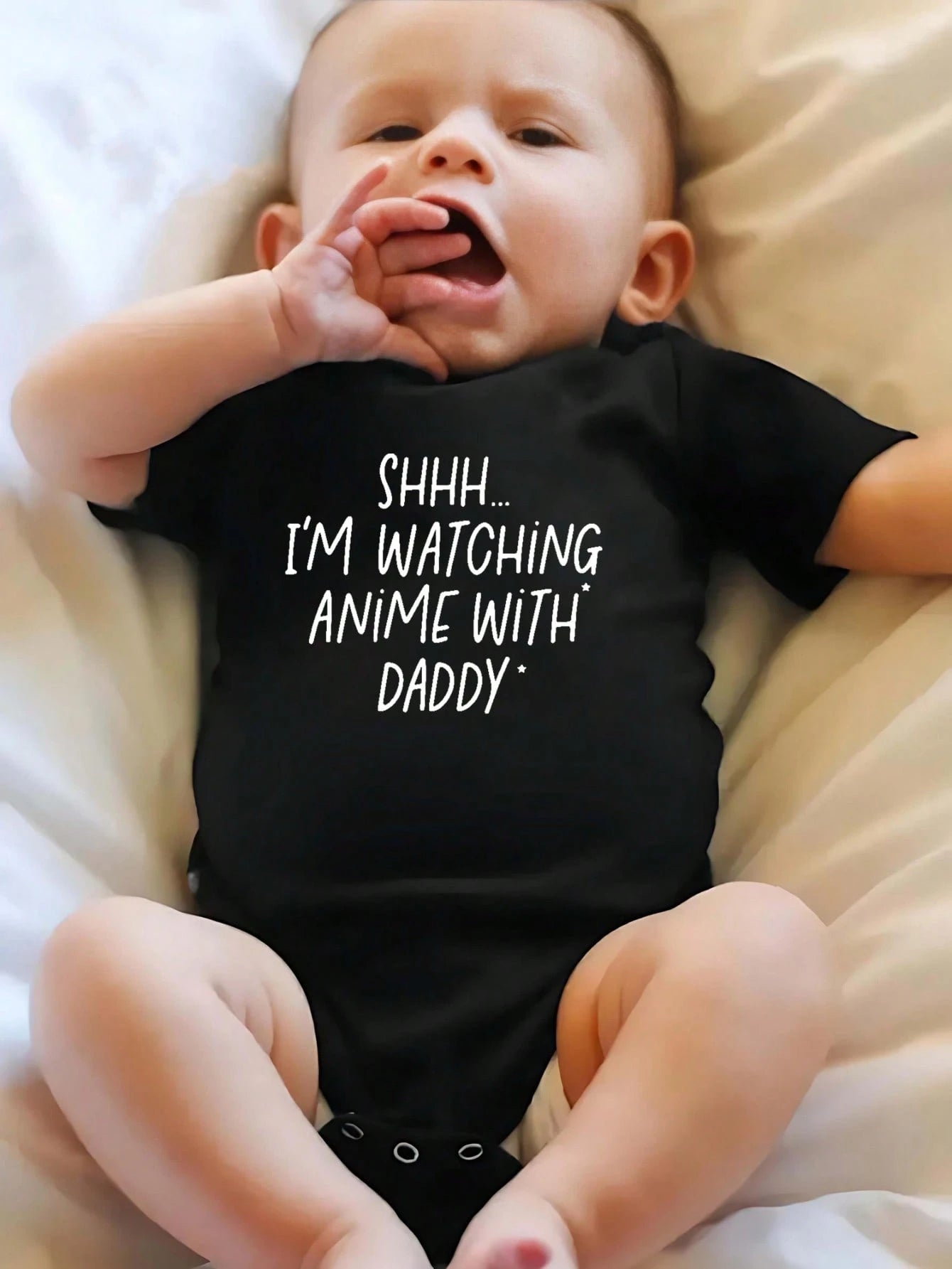 White Baby Clothing With "SHHH... I'M WATCHING ANIME WITH DADDY" Print Baby Boys And Girls 2025 Newborn Baby Bodysuit Casual Short Sleeve Knitted Fabric Monogram Print Regular Baby Clothing Suitable F