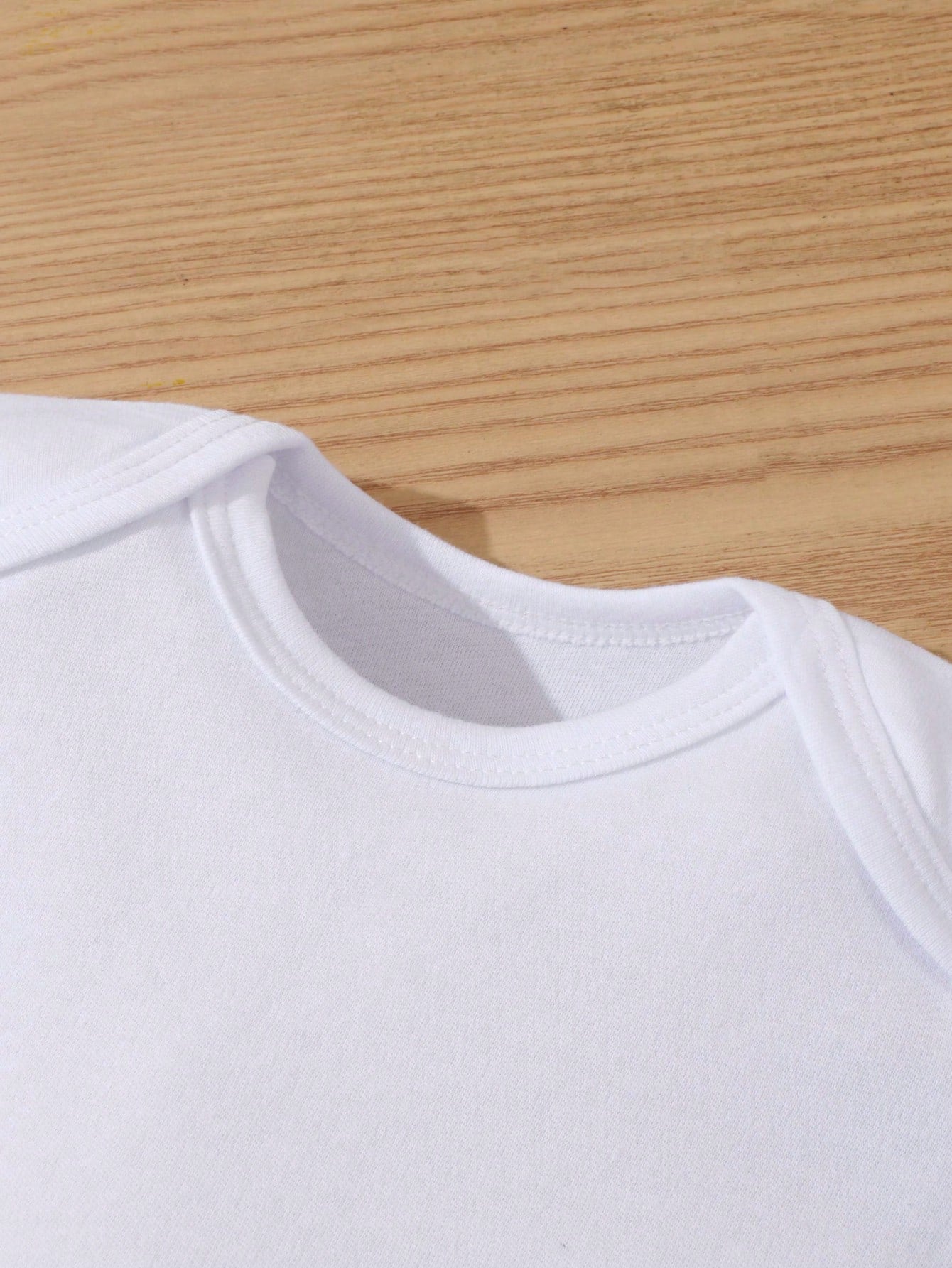 White Baby Clothing With "SHHH... I'M WATCHING ANIME WITH DADDY" Print Baby Boys And Girls 2025 Newborn Baby Bodysuit Casual Short Sleeve Knitted Fabric Monogram Print Regular Baby Clothing Suitable F