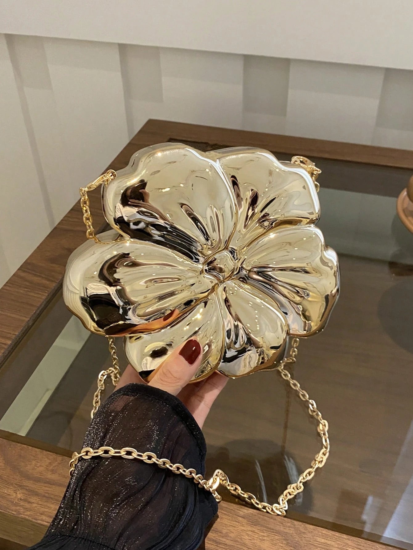 Women's Elegant Mini Floral Shaped Chain Crossbody Bag, Metallic Y2K Style Theme Party Shoulder Bag, Fashionable Novelty Design Bag, Multifunctional Compact Phone Key Coin Purse, Portable Outdoor Trav