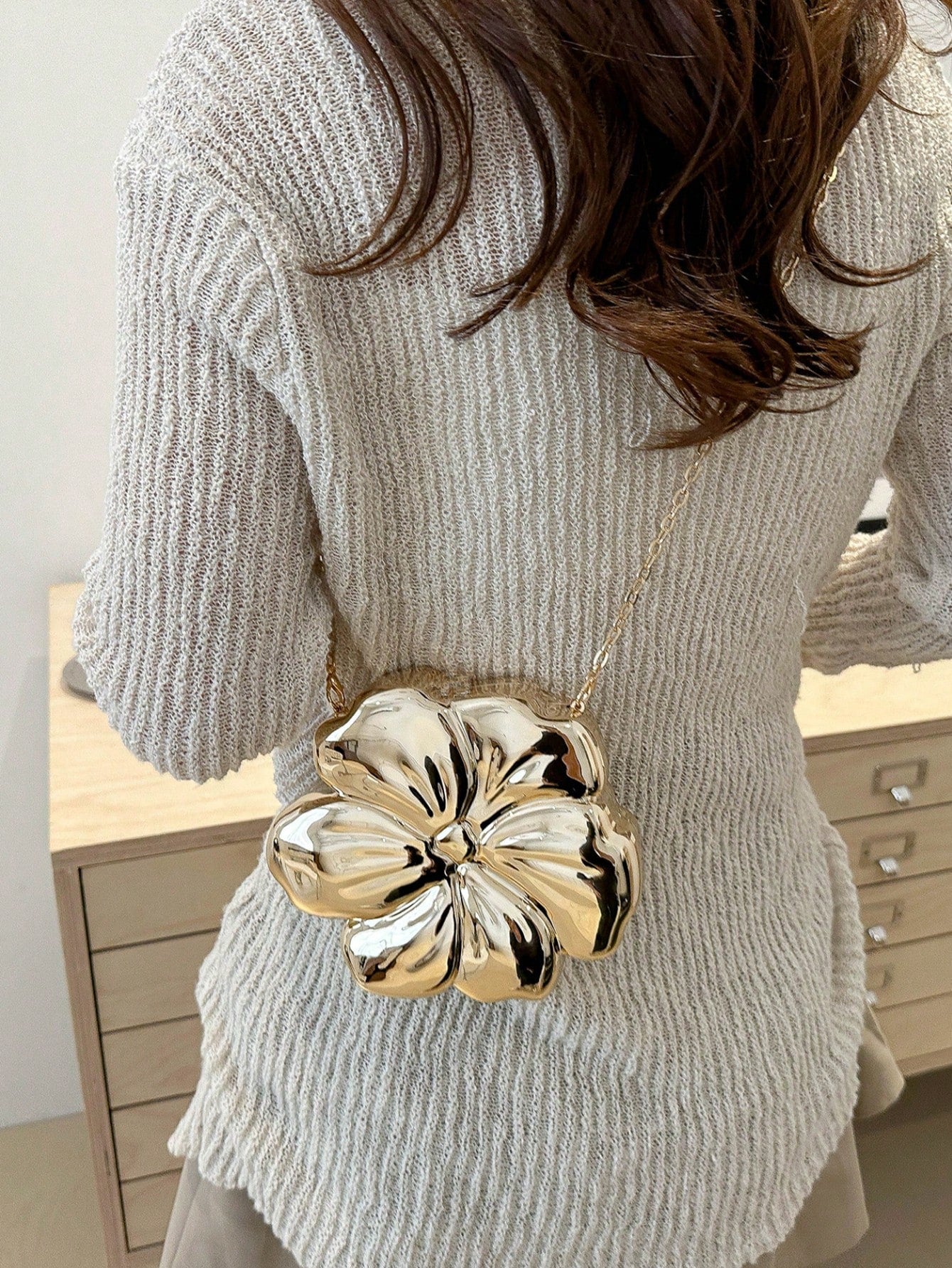 Women's Elegant Mini Floral Shaped Chain Crossbody Bag, Metallic Y2K Style Theme Party Shoulder Bag, Fashionable Novelty Design Bag, Multifunctional Compact Phone Key Coin Purse, Portable Outdoor Trav
