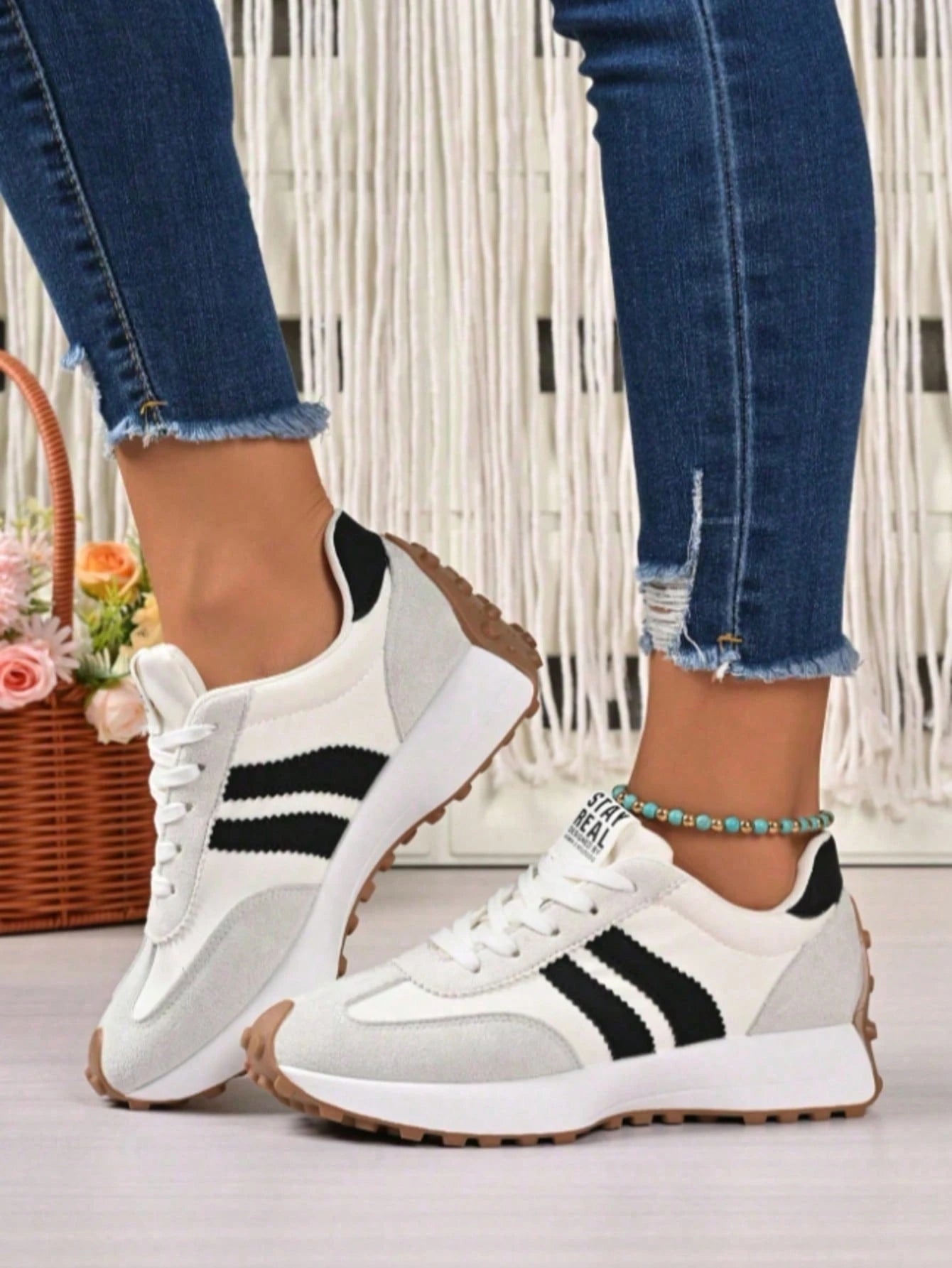 Women's White Casual Sneakers, Low-Top, Lightweight, Non-Slip, Wear-Resistant, Low Heel, Round Toe, Breathable, Lace-Up, Suitable For Outdoor Sports,