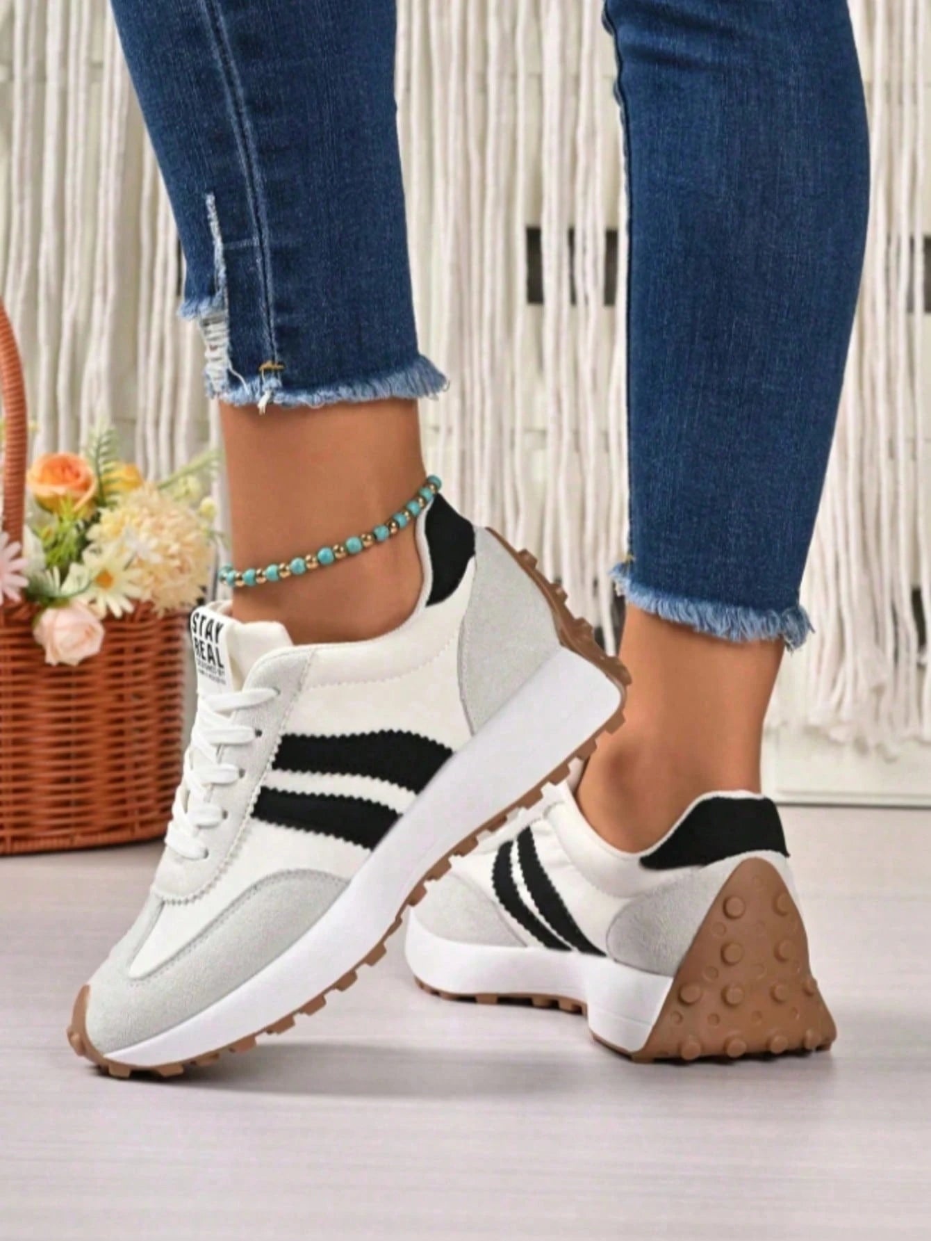 Women's White Casual Sneakers, Low-Top, Lightweight, Non-Slip, Wear-Resistant, Low Heel, Round Toe, Breathable, Lace-Up, Suitable For Outdoor Sports,