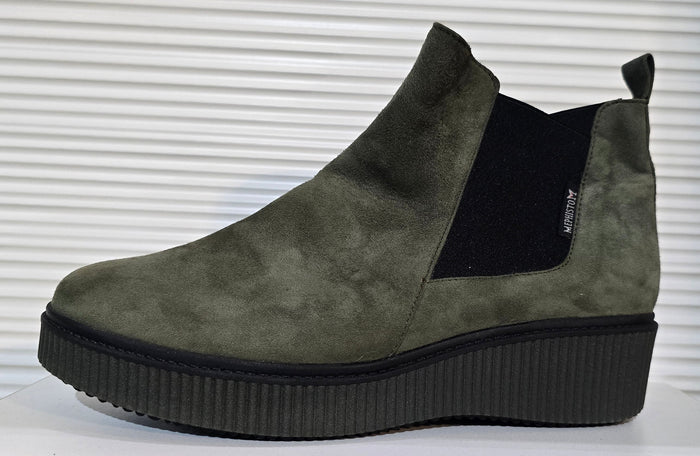 Women’s Sample Boot #221