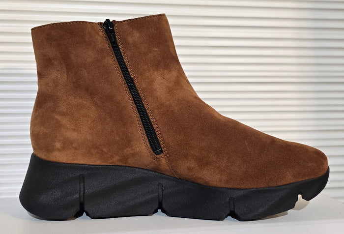 Women’s Sample Boot #245