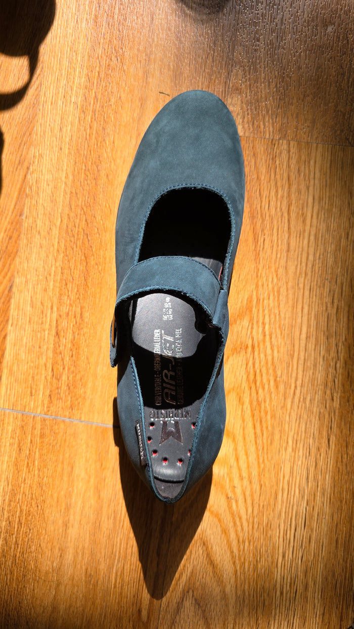 Women's Sample Second Nyna blue oil size 8